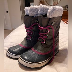 Sorel Olive Green and Magenta Snow Boots